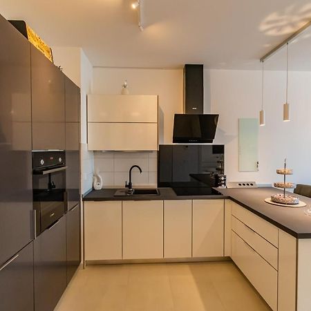 Flexible Selfcheckins 25 - Zagreb - Garage - Loggia - New - Luxury Lägenhet Exteriör bild