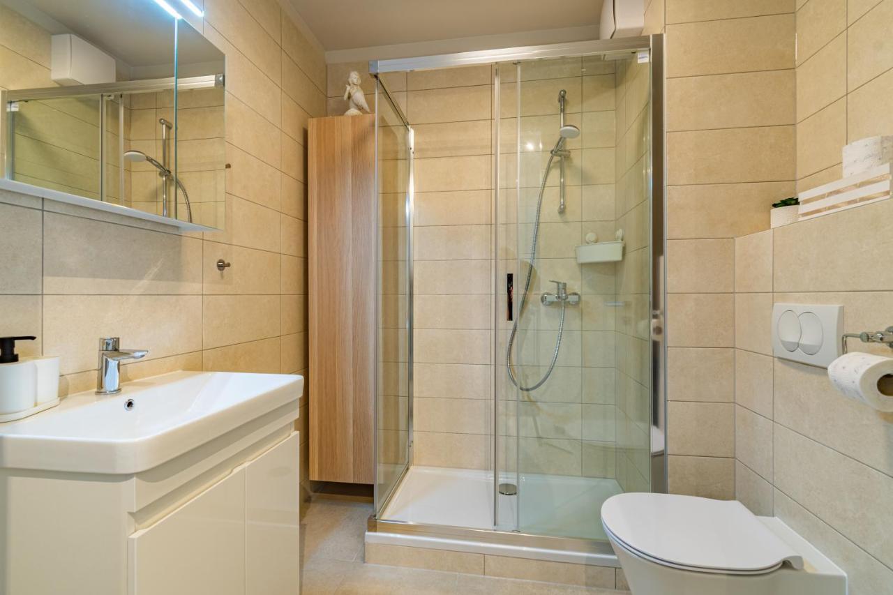 Flexible Selfcheckins 25 - Zagreb - Garage - Loggia - New - Luxury Lägenhet Exteriör bild