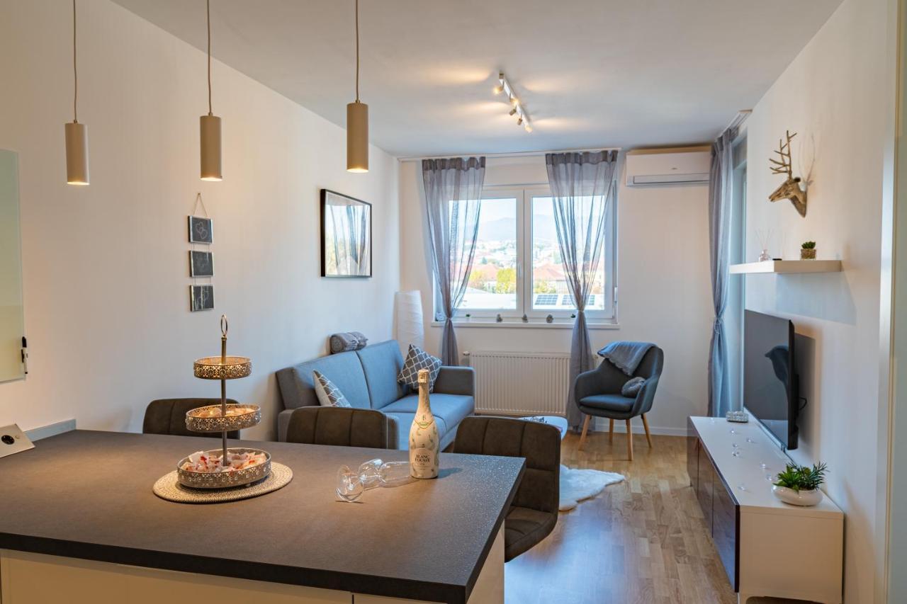 Flexible Selfcheckins 25 - Zagreb - Garage - Loggia - New - Luxury Lägenhet Exteriör bild