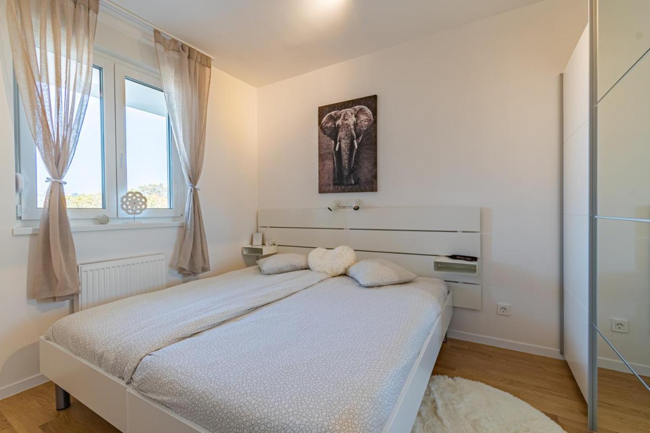 Flexible Selfcheckins 25 - Zagreb - Garage - Loggia - New - Luxury Lägenhet Exteriör bild