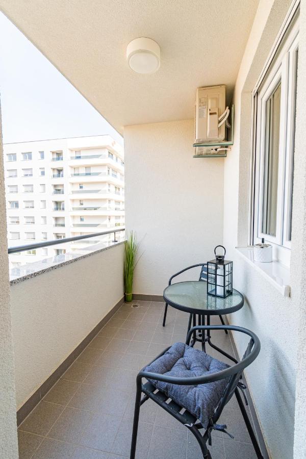 Flexible Selfcheckins 25 - Zagreb - Garage - Loggia - New - Luxury Lägenhet Exteriör bild