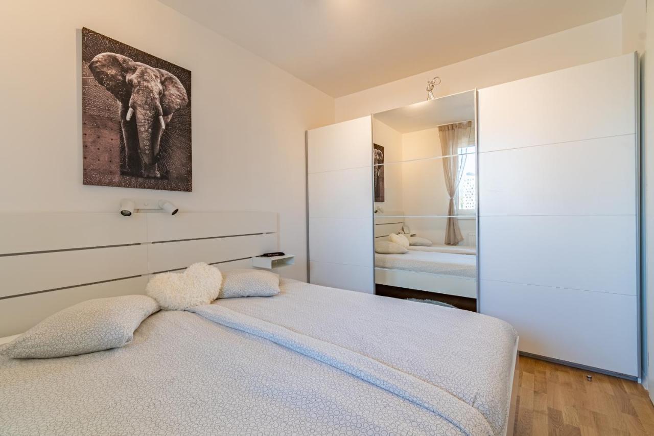 Flexible Selfcheckins 25 - Zagreb - Garage - Loggia - New - Luxury Lägenhet Exteriör bild